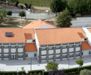 http://aves.edu.pt/n2lamego/wp-content/uploads/2010/03/Centro-Escolar-de-Lamego-N2.jpg