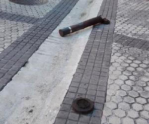 http://fotodenuncias.diariovasco.com/fotos/2016/06/bolardos-rotos-oxidados-bertsolari-txirrita-201606211959-800x.jpg