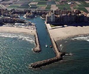 http://guias.masmar.net/var/masmar/storage/images/gu%C3%ADas/faros/comunidad-valenciana/e-0209.6-y-e-0209.7-luces-espig%C3%B3n-puerto-deportivo-port-sa-playa/247676-1-esl-ES/E-0209.6-y-E-0209.7-Luces-espig%C3%B3n-puerto-deportivo-Port-Sa-Playa_articlefull.jpg