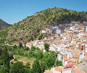 http://hotelruralalbacete.com/wp-content/uploads/2017/01/Bogarra-Panoramica-Sierra-del-Segura.jpg
