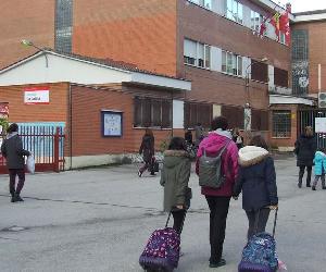 http://images.eldiario.es/fotos/Entrada-CEIP-Latina-Madrid-JG_EDIIMA20170208_0306_3.jpg