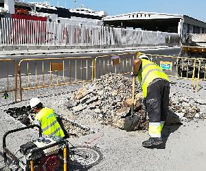 http://images.granadahoy.com/2017/08/24/provincia/operarios-comienzan-trabajar-Puerto-Motril_1166293718_71972783_667x375.jpg