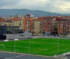 http://socialistasdebarakaldo.com/wp-content/uploads/2017/12/lasesarrecampofutbolpolideportivo.jpg