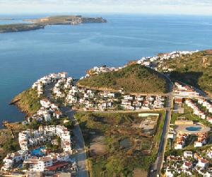 http://visitmenorca.com/wp-content/uploads/2014/01/playas_de_fornells_5.jpg