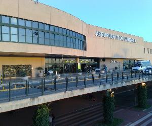 http://www.aeropuertos.net/imagenes/2014/11/Aeropuerto-de-Menorca.jpg