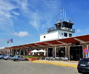 http://www.aeropuertos.net/imagenes/Aeropuerto-de-Cordoba-Espana.jpg