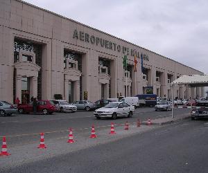 http://www.aeropuertos.net/imagenes/Aeropuerto-de-Malaga.jpg