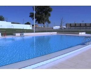 http://www.alquilerdepistas.com/images/instalaciones/villanueva-serena-piscina-190405171918.jpg