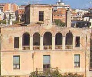 http://www.cugat.cat/fotos/can-quiteria2.jpg