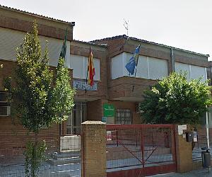 http://www.extremadura7dias.com/ficheros/imagenes/2018_07/ceip-sierra-de-gredos-navalmo.jpg