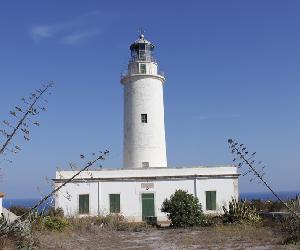 http://www.formenteraisla.es/wp-content/uploads/2016/12/faro-la-mola-formentera.jpg