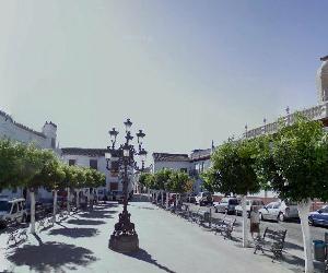 http://www2.ual.es/ideimand/wp-content/uploads/2018/01/Figura-1.-Vista-este-oeste-de-la-Plaza-de-Espa%C3%B1a-de-Olivares-Sevilla-Google-Earth.jpg