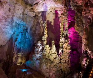 https://turismobusot.com/wp-content/uploads/2016/05/cuevas-canelobre-1-1024x683.jpg