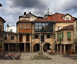 https://turismoriasbaixas.com/imaxes/repo/multimedia/Patrimonio_Turistico/Patrimonio_Cultural/Arquitectura/Civil/Pontevedra/01_02_12_02_00636/20130725212741_Plaza_de_La_Lena.jpg