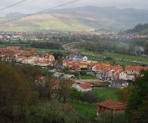 https://upload.wikimedia.org/wikipedia/commons/4/46/Vista_general_de_La_Cueva,_Casta%C3%B1eda.jpg