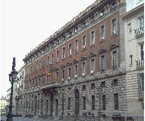 https://upload.wikimedia.org/wikipedia/commons/4/47/Real_Casa_de_la_Aduana_(Madrid)_02.jpg