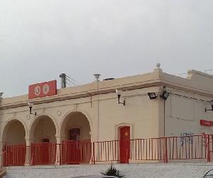 https://upload.wikimedia.org/wikipedia/commons/4/4d/Estacion_Cartama_-_2010-12-28_-_Clases_de_salsa_en_M.jpg