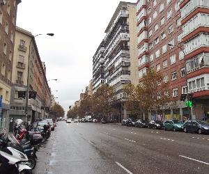 https://upload.wikimedia.org/wikipedia/commons/5/53/Calle_de_Cea_Berm%C3%BAdez.JPG