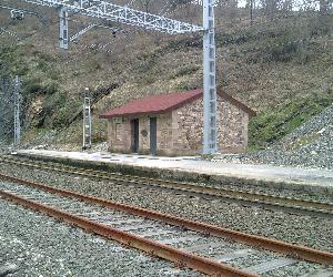 https://upload.wikimedia.org/wikipedia/commons/5/5a/Estaci%C3%B3n_de_Montabliz.jpg