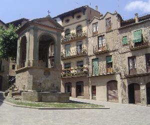 https://upload.wikimedia.org/wikipedia/commons/5/5f/Solsona-pla%C3%A7aStJoan.JPG