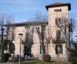 https://upload.wikimedia.org/wikipedia/commons/7/78/Santa_Maria_de_Palautordera-Torre_Sant_Josep_2.JPG