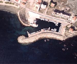 https://upload.wikimedia.org/wikipedia/commons/8/85/Puerto_villaricos_la_esperanza.jpg