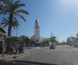 https://upload.wikimedia.org/wikipedia/commons/8/8b/Iglesia-SanIsidroLaBarca-DSC03780.JPG