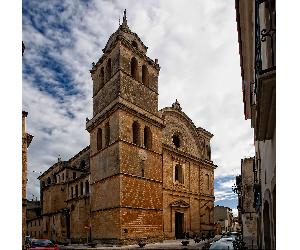 https://upload.wikimedia.org/wikipedia/commons/9/95/CamposMallorca.jpg