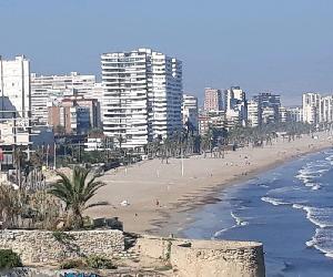 https://upload.wikimedia.org/wikipedia/commons/9/91/Playa_de_San_Juan_desde_el_Cabo_de_la_Huerta,_Alicante.jpg