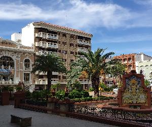 https://upload.wikimedia.org/wikipedia/commons/0/0a/Plaza_de_Espronceda,_Almendralejo.jpg