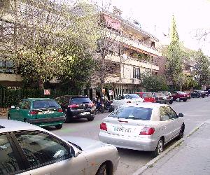 https://upload.wikimedia.org/wikipedia/commons/0/0e/Calle_del_Torpedero_Tucum%C3%A1n_-_panoramio.jpg