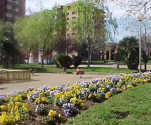https://upload.wikimedia.org/wikipedia/commons/2/2f/Parque_Nueva_Lloreda.jpg