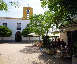 https://upload.wikimedia.org/wikipedia/commons/3/32/Santa_Gertrudis,_Ibiza_17_May_2011.JPG
