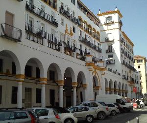 https://upload.wikimedia.org/wikipedia/commons/3/3c/Mercado_del_Arenal.jpg