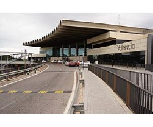 https://upload.wikimedia.org/wikipedia/commons/thumb/4/42/Valencia_Airport_Terminal.jpg/245px-Valencia_Airport_Terminal.jpg