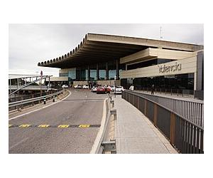 https://upload.wikimedia.org/wikipedia/commons/thumb/4/42/Valencia_Airport_Terminal.jpg/275px-Valencia_Airport_Terminal.jpg