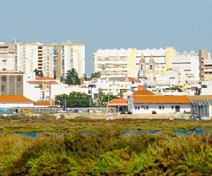 https://upload.wikimedia.org/wikipedia/commons/thumb/4/4a/Faro_banner.jpg/2100px-Mapcarta.jpg