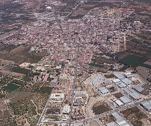https://upload.wikimedia.org/wikipedia/commons/thumb/4/4b/Vista_aerea_Almoradi.jpg/800px-Vista_aerea_Almoradi.jpg