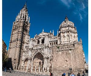 https://upload.wikimedia.org/wikipedia/commons/thumb/5/50/Cathedral_of_Toledo_(7079311505).jpg/1200px-Cathedral_of_Toledo_(7079311505).jpg