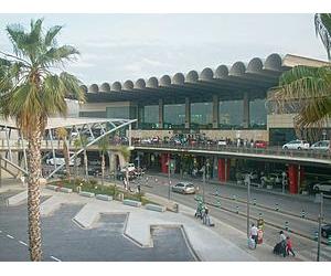 https://upload.wikimedia.org/wikipedia/commons/thumb/5/53/Aeropuerto_de_valencia.jpg/300px-Aeropuerto_de_valencia.jpg