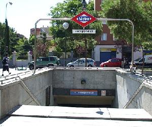 https://upload.wikimedia.org/wikipedia/commons/thumb/5/53/Boca_Metro_Prosperidad_DSCF0543.JPG/450px-Boca_Metro_Prosperidad_DSCF0543.JPG