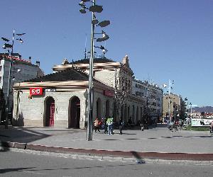 https://upload.wikimedia.org/wikipedia/commons/thumb/6/66/Estaci%C3%B3_de_Terrassa.JPG/1280px-Estaci%C3%B3_de_Terrassa.JPG