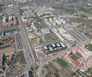 https://upload.wikimedia.org/wikipedia/commons/thumb/6/60/UPV_Campus_Vera_desde_el_Aire_este_a_oeste.jpg/800px-UPV_Campus_Vera_desde_el_Aire_este_a_oeste.jpg