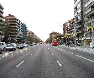 https://upload.wikimedia.org/wikipedia/commons/thumb/7/74/Avenida_Meridiana4.jpg/1200px-Avenida_Meridiana4.jpg