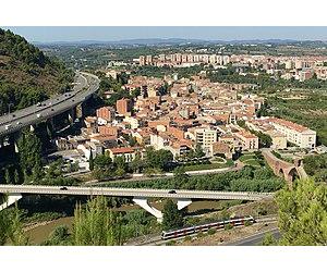 https://upload.wikimedia.org/wikipedia/commons/thumb/7/79/Vista_de_Martorell_des_de_la_Torre_Fossada_de_Castellbisbal.jpg/300px-Vista_de_Martorell_des_de_la_Torre_Fossada_de_Castellbisbal.jpg