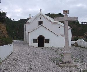 https://upload.wikimedia.org/wikipedia/commons/thumb/7/72/Igreja_de_Nossa_Senhora_do_%C3%93_Carvoeira_Mafra_entrada.jpg/800px-Igreja_de_Nossa_Senhora_do_%C3%93_Carvoeira_Mafra_entrada.jpg