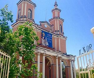 https://upload.wikimedia.org/wikipedia/commons/thumb/7/7b/Iglesia_grande_de_Andacollo_2017.jpg/320px-Iglesia_grande_de_Andacollo_2017.jpg
