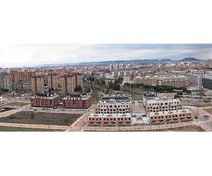 https://upload.wikimedia.org/wikipedia/commons/thumb/8/84/Panoramica_Valladolid.jpg/800px-Panoramica_Valladolid.jpg