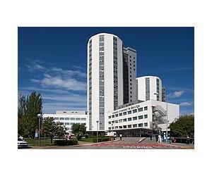 https://upload.wikimedia.org/wikipedia/commons/thumb/8/88/Hospital-de-Bellvitge.jpg/250px-Hospital-de-Bellvitge.jpg