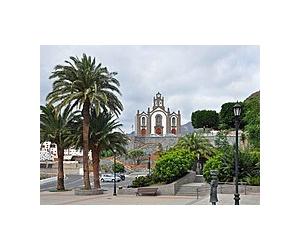 https://upload.wikimedia.org/wikipedia/commons/thumb/8/8f/Gran_Canaria_Santa_Lucia_iglesia_R01.jpg/220px-Gran_Canaria_Santa_Lucia_iglesia_R01.jpg
